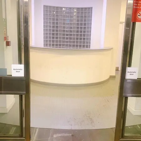 In - One Center * Bradford (West Yorkshire)
